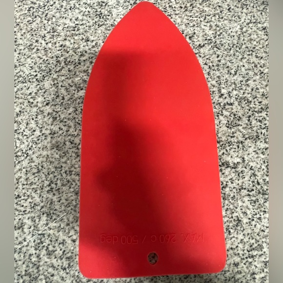 Flat Red Silicone Iron Rest - Picture 2 of 5
